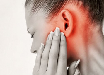 Шишка на ухе: причины, симптомы, лечение.